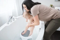 Angelcare Soft-Touch Roze Badring AC-BR01-PK -Dirkje || Jollein || bébé-jou Verkoopwinkel Angelcare Soft Touch Badring sfeer foto.jpg 1