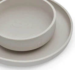 Jollein Nougat Siliconen Dinerset 705-007-00093 -Dirkje || Jollein || bébé-jou Verkoopwinkel Jollein Nougat Siliconen Dinerset 705 007 00093 2