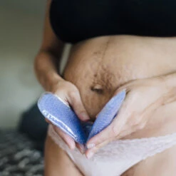 Lansinoh Koud En Warm Verzachtend Kraamverband 69140 11 Lansinoh Koud En Warm Verzachtend Kraamverband 69140 -Dirkje || Jollein || bébé-jou Verkoopwinkel Lansinoh Koud en Warm Verzachtend Kraamverband 69140 3