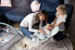 Momi Glossy Lama Bouncer Wipstoel BULE00005 -Dirkje || Jollein || bébé-jou Verkoopwinkel Momi Glossy 2