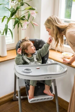 Momi Yumtis Dark Grey Kinderstoel KRKA00001 -Dirkje || Jollein || bébé-jou Verkoopwinkel Momi Yumtis 1