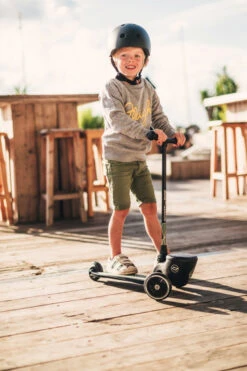 Scoot And Ride Green Lines Highwaykick 2 Step SR-96525 19 Scoot And Ride Green Lines Highwaykick 2 Step SR-96525 -Dirkje || Jollein || bébé-jou Verkoopwinkel Scoot and Ride Green Lines Highwaykick 2 Step SR 96525 .sfeer 1