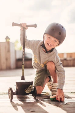 Scoot And Ride Green Lines Highwaykick 2 Step SR-96525 20 Scoot And Ride Green Lines Highwaykick 2 Step SR-96525 -Dirkje || Jollein || bébé-jou Verkoopwinkel Scoot and Ride Green Lines Highwaykick 2 Step SR 96525 .sfeer 3