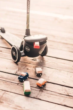 Scoot And Ride Green Lines Highwaykick 2 Step SR-96525 18 Scoot And Ride Green Lines Highwaykick 2 Step SR-96525 -Dirkje || Jollein || bébé-jou Verkoopwinkel Scoot and Ride Green Lines Highwaykick 2 Step SR 96525 .sfeer 4