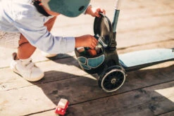 Scoot And Ride Led Steel Highwaykick 2 Step SR-96527 -Dirkje || Jollein || bébé-jou Verkoopwinkel Scoot and Ride Led Steel Highwaykick 2 Step SR 96527 .sfeer 3