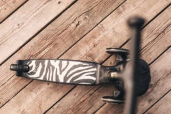 Scoot And Ride Zebra Highwaykick 2 Step SR-96523 16 Scoot And Ride Zebra Highwaykick 2 Step SR-96523 -Dirkje || Jollein || bébé-jou Verkoopwinkel Scoot and Ride Zebra Highwaykick 2 Step SR 96523 .sfeer 2