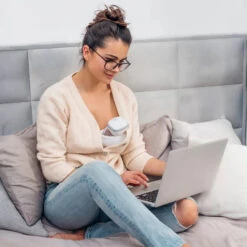 Baby Ono Shelly Hands-Free Elektrische Borstkolf 1000 -Dirkje || Jollein || bébé-jou Verkoopwinkel baby ono shelly hands free elektrische borstkolf 1000 4 sfeerfoto