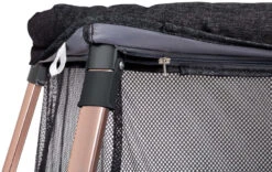 Babygo Dreams II Zwart/Rosegoud Campingbedje Incl. Bodemverhoger 4705 -Dirkje || Jollein || bébé-jou Verkoopwinkel babygo dreams ii zwart goud campingbedje incl. bodemverhoger 4705 4