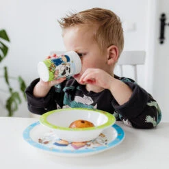 Bambolino Toys Fien En Teun 3-delig Kinderservies 19206 -Dirkje || Jollein || bébé-jou Verkoopwinkel bambolino toys fien en teun 3 delig kinderservies 19206 sfeer1