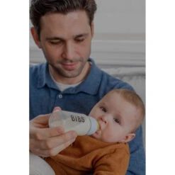 Bibs Sage 225 Ml Glazen Fles 5014250 -Dirkje || Jollein || bébé-jou Verkoopwinkel bibs ss22 babyglassbottle lifestyle model 17