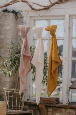 Bibs Swaddle Sage 120 X 120 Cm Hydrofiel Multidoek 9402250 -Dirkje || Jollein || bébé-jou Verkoopwinkel bibs swaddle 120 x 120 cm multidoek 3