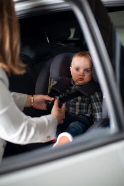 Ding Cruz Light Grey 360° Isofix Autostoel 0-36kg DI-101921 28 Ding Cruz Light Grey 360° Isofix Autostoel 0-36kg DI-101921 -Dirkje || Jollein || bébé-jou Verkoopwinkel di 101919 lifestyle 02a 2