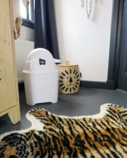 DiaperChamp ONE Cherry Luieremmer 2133 -Dirkje || Jollein || bébé-jou Verkoopwinkel diaperchamp one black white luieremmer 2132 1 2 1