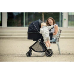 Ding Fenix Black/Black 3-in-1 Combi Kinderwagen Incl. Autostoel -Dirkje || Jollein || bébé-jou Verkoopwinkel ding fenix black kinderwagen 2 1