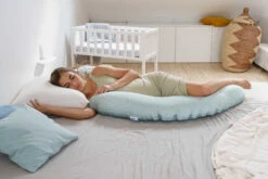 Doomoo Buddy Cloudy Kaki Voedingskussen B60 -Dirkje || Jollein || bébé-jou Verkoopwinkel doomoo buddy cloudy kaki voedingskussen 2