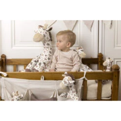 Happy Horse Giraffe Gino 34 Cm No. 2 Knuffel 133771 -Dirkje || Jollein || bébé-jou Verkoopwinkel giraffe gno lifestyle 2