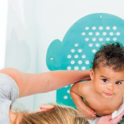 Infantino 2-in-1 Badmatje En Badspeeltjeshouder BK-205027 -Dirkje || Jollein || bébé-jou Verkoopwinkel infantino 2 in 1 badmatje en badspeeltjeshouder 3