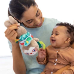 Infantino Music & Motion Sloth Muziekdoosje BK-301035 -Dirkje || Jollein || bébé-jou Verkoopwinkel infantino music motion sloth muziekdoosje bk 301035 2