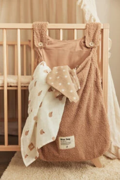 Jollein Boucle Biscuit Boxopbergzak 010-871-66067 -Dirkje || Jollein || bébé-jou Verkoopwinkel jollein boucle biscuit boxopbergzak 010 871 66067 5