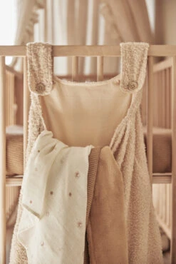 Jollein Boucle Naturel Boxopbergzak 010-871-66060 -Dirkje || Jollein || bébé-jou Verkoopwinkel jollein boucle naturel boxopbergzak 010 871 66060 4