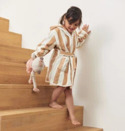 Jollein Stripe Terry Biscuit 1-2jr Badjas 060-808-67000 -Dirkje || Jollein || bébé-jou Verkoopwinkel jollein stripe terry biscuit 1 2jr badjas 060 808 67000 6