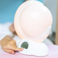 Kidywolf Kidymoon Nachtlampje Slaaptrainer 7 Kidywolf Kidymoon Nachtlampje Slaaptrainer -Dirkje || Jollein || bébé-jou Verkoopwinkel kidywolf kidymoon nachtlampje slaaptrainer 4