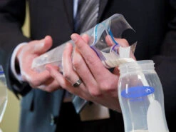 Lansinoh 50 Stuks Moedermelk Bewaarzakjes 40056 -Dirkje || Jollein || bébé-jou Verkoopwinkel lansinoh bewaarzakjes voor moedermelk4 1