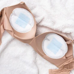 Lansinoh 100 Stuks Bluelock Wegwerp Borstcompressen 44286 -Dirkje || Jollein || bébé-jou Verkoopwinkel lansinoh bluelock wegwerp borstcompressen 4 2