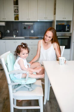 Lorelli Ego Green Inklapbare Stoelverhoger 1010048-0001 -Dirkje || Jollein || bébé-jou Verkoopwinkel lorelli ego green kinderstoel 1010048 0001 4 1