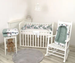 MamaLoes Amy Animal Forest Green Omkeerbaar Babynest 81899 -Dirkje || Jollein || bébé-jou Verkoopwinkel mamaloes amy animal forest boxkleed en babynest 1