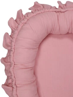 MamaLoes Soft Cotton Ruffle Licht Roze Babynest ML020113 -Dirkje || Jollein || bébé-jou Verkoopwinkel mamaloes soft cotton ruffle licht roze babynest ml020113 3