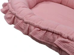MamaLoes Soft Cotton Ruffle Licht Roze Babynest ML020113 -Dirkje || Jollein || bébé-jou Verkoopwinkel mamaloes soft cotton ruffle licht roze babynest ml020113 4