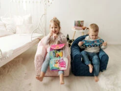 Albero Mio Velvet Roze Kinderfauteuil -Dirkje || Jollein || bébé-jou Verkoopwinkel mamaloes velvet roze kinderfauteuil 3