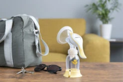 Medela Harmony Handborstkolf 101041154 -Dirkje || Jollein || bébé-jou Verkoopwinkel medela harmony sfeer2