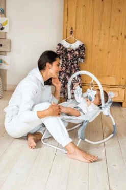 Momi Luis Pink Bouncer Wipstoel BULE00016 -Dirkje || Jollein || bébé-jou Verkoopwinkel momi luis pink bouncer wipstoel bule00016 05 2