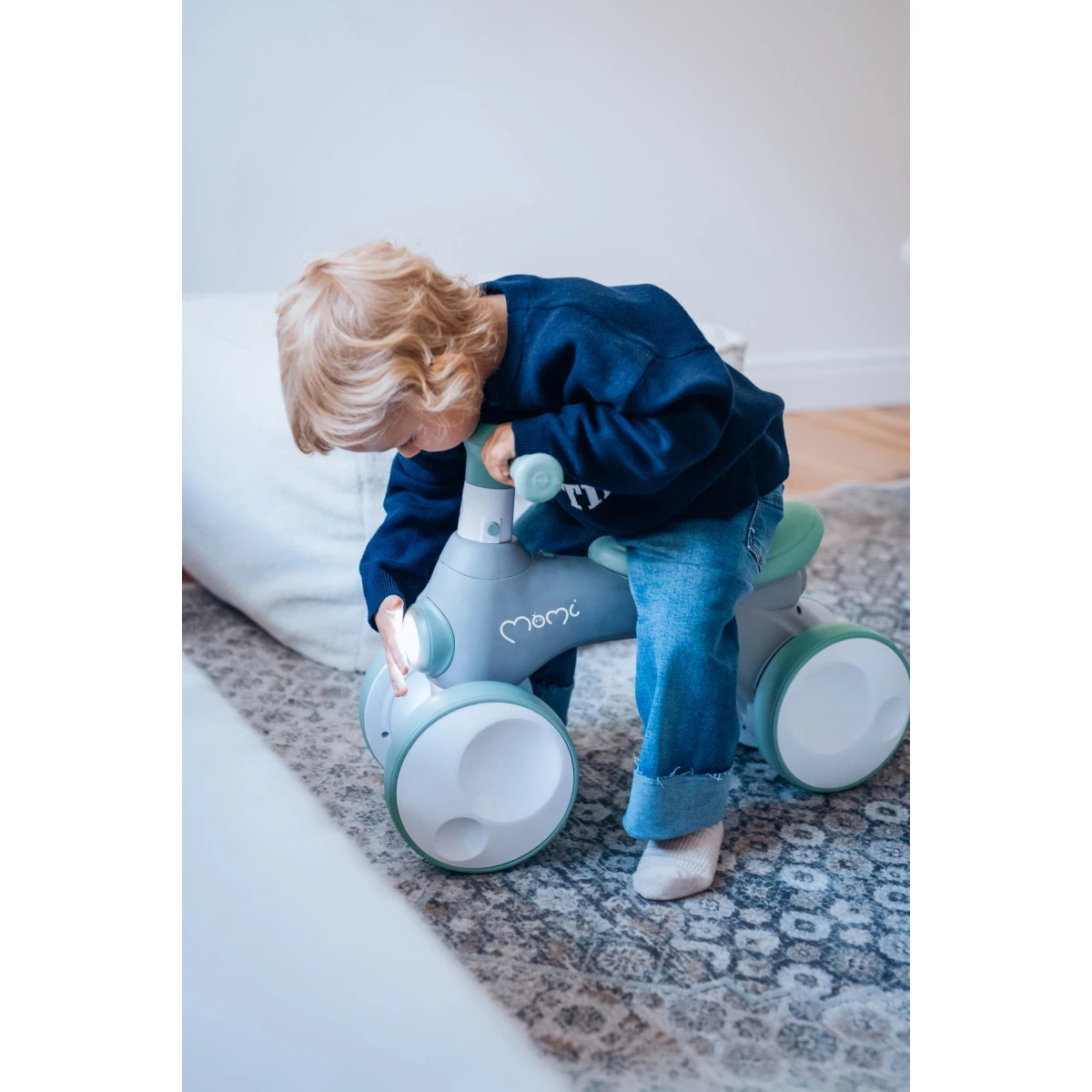 Momi Tobis Grey Ride-On Bubbles Loopfiets ROBI00043 15 Momi Tobis Grey Ride-On Bubbles Loopfiets ROBI00043 - Afbeelding 13