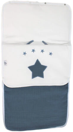 Petit Villain Hydrofiel Marineblauw Universele Autostoel Voetenzak 6 Petit Villain Hydrofiel Marineblauw Universele Autostoel Voetenzak -Dirkje || Jollein || bébé-jou Verkoopwinkel petit villain hydrofiel marineblauw universele voetenzak 2