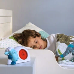 Zazu Sam Slaaptrainer Schaap Blauw Kinderwekker ZA-SAM-2 26 Zazu Sam Slaaptrainer Schaap Blauw Kinderwekker ZA-SAM-2 -Dirkje || Jollein || bébé-jou Verkoopwinkel sam blue red