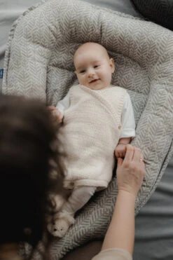 Zaffiro Geo Burgund Babynest 9989 -Dirkje || Jollein || bébé-jou Verkoopwinkel zaffiro geo burgund babynest 9989 2